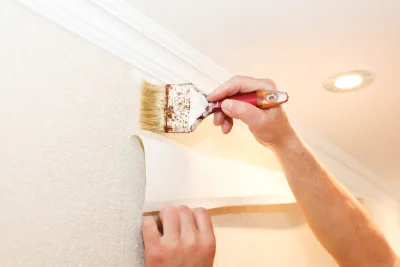 Pose de papier peint à Érone — revêtements muraux et toiles de verre